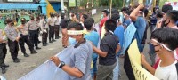 Tuntut Berdayakan Naker Lokal- Aliansi Masyarakaat dan Mahasiswa Lingkungan PKS PT PAA Gelar Aksi Da