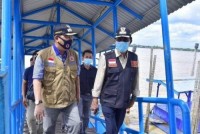 Bupati Bersama Wakil Wabup Inhil Salurkan Bantuan Bencana Korban Lognsor