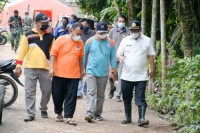 Respons Cepat Tangani Banjir, Pjs. Bupati Sergai Tinjau dan Beri Bantuan ke Masyarakat