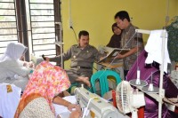 Buat Kelompok Menjahit Untuk Motifasi Semangat Kerja