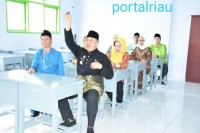 Selain Cek Kesehatan di Asrama Haji Batam: JCH Bengkalis Kloter 5 BTH, Saat ini Urus Administrasi Ke