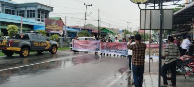 Aksi Demo Damai Tolak Kebijakan Pembatasan Paspor, LSM Dan Mahasiswa Desak Copot Jabatan Kakanim