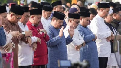 Bupati Kasmarni Sholat Idul Adha, Ribuan Warga Ikuti Sholat Id di Lapangan Terminal Duri Bestari