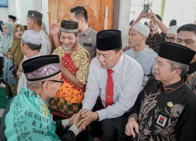 Bupati Kuantan Singingi Dr.H.Suhardiman Amby lepas 285 calon jemaah haji dengan penuh kasih
