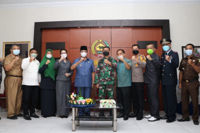 Hari Jadi TNI ke-76, Ketua DPRD Inhil dan Wakil Kunjungi Markas Kodim 0314