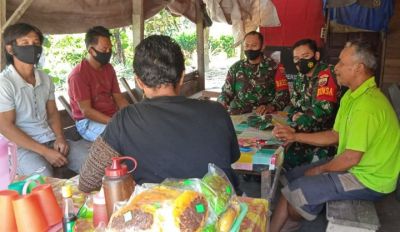 Implentasi Pembinaan Teritorial,Babinsa Koramil 09/Langgam Komsos Mendukung Sukseskan TMMD Ke 110