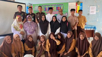 Jaksa Masuk Sekolah Kejari Kampar di SMPN 3 Kampar, Bahas Problematika Siswa Zaman Sekarang