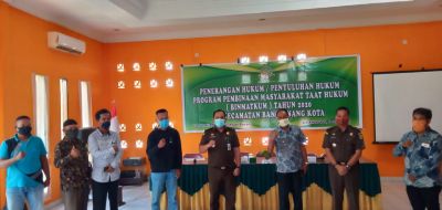 Kejaksaan Negeri Kampar Beri Penerangan Hukum Binmatkum Kepada Desa