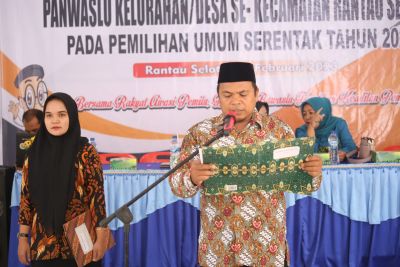 Panwaslu Kecamatan Rantau Selatan Melantik Sembilan Panwaslu Kelurahan/Desa, Berikut Daftarnya