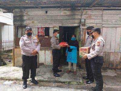 Sektor Polsek Mandau Giat Jum'at berkah, Berbagi sembako dan takjil  buka puasa