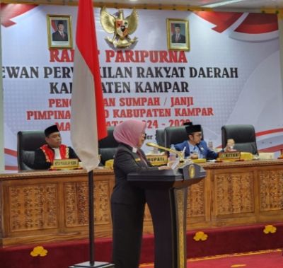 Wakil Ketua DPRD Kampar Zulfan Azmi Pimpin Rapat Paripurna Pengambilan Sumpah dan Janji Pimpinan